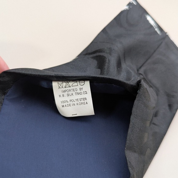 Renaissance Black Dolphins 4" Necktie Hand Made 60" Long Ocean Marine - Picture 5 of 5